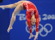 开云下载-太阳强压雄鹿，恩比德关键节点连续得分定乾坤