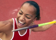 开云体育中国-赛道与球场，速度与战术的双重奏