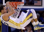 开云官网-双城记，F1街道赛的极速狂飙与深圳男篮的绝境逆袭